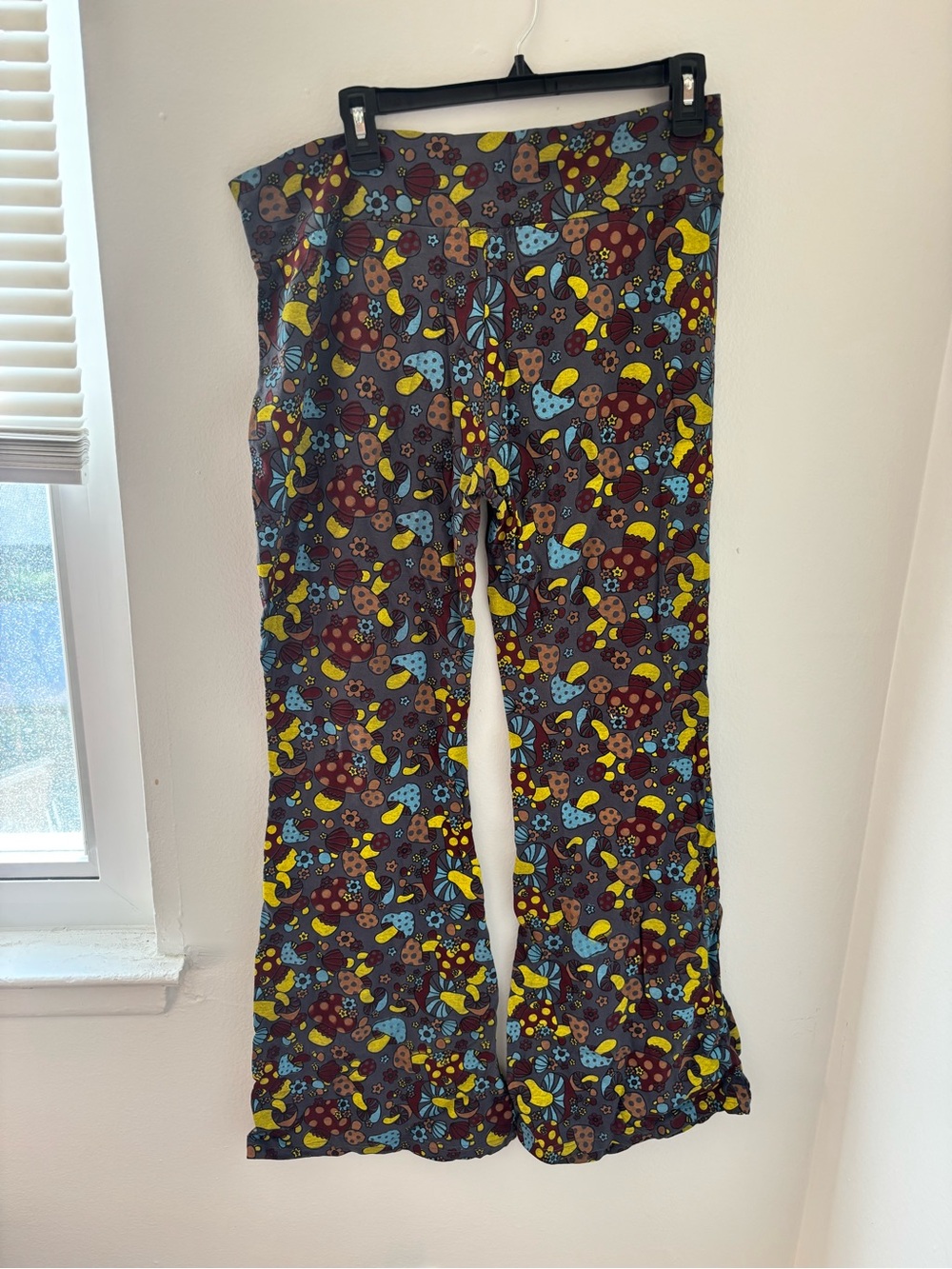 Women's Printed Stretch Flared Leggings - Brown with Yellow & Blue